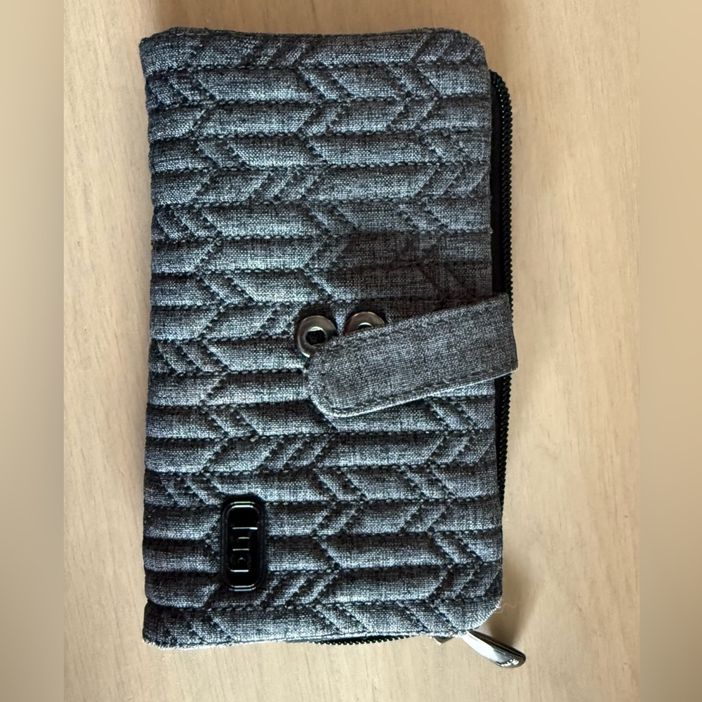 NWOT Lug Tram Wallet - Heather Grey